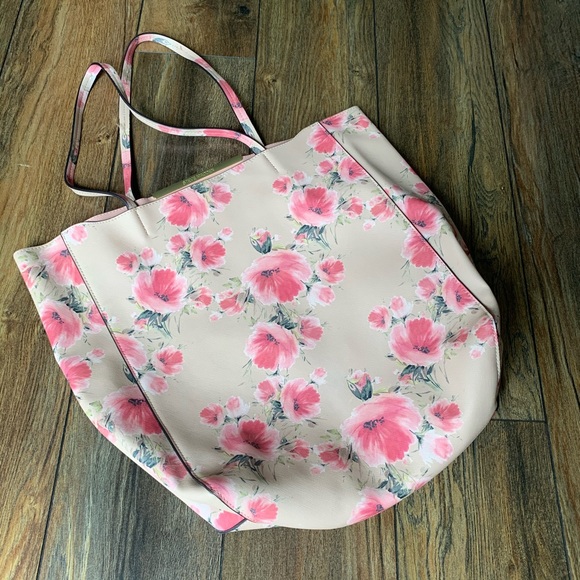 Steve Madden Handbags - Steve Madden Floral Tote